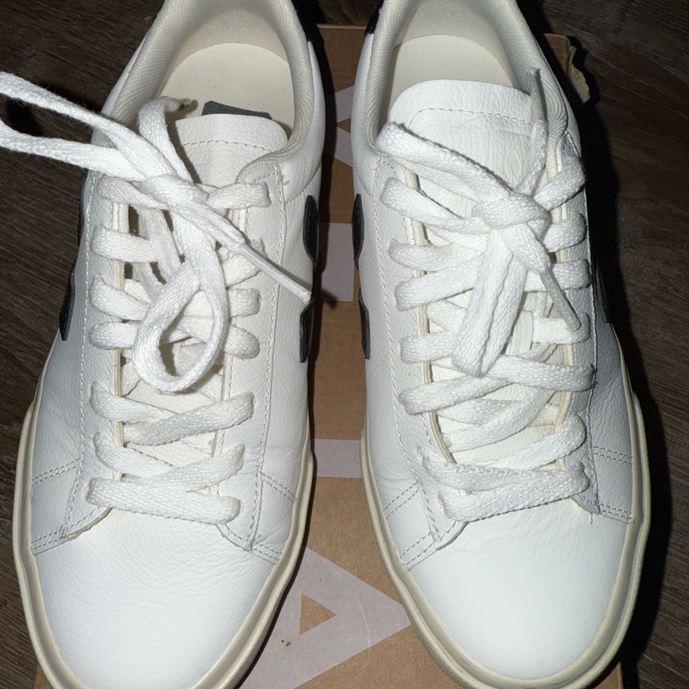 Veja Campo Leather Sneakers - Picture 11 of 16